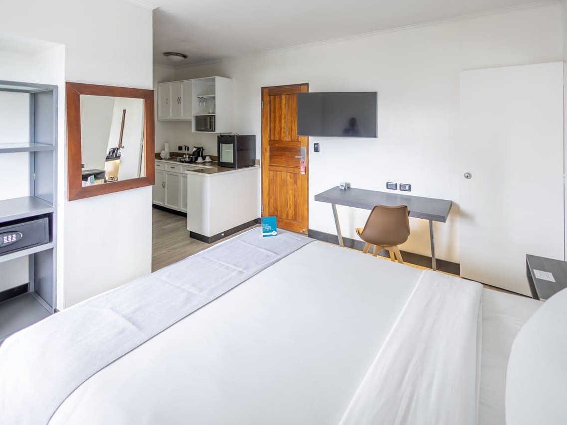 HotelIMGL7645-HDR